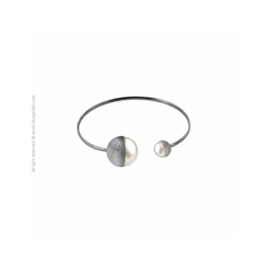 17586DM - Eclisse Bracelet. shell pearl. burnished scratched